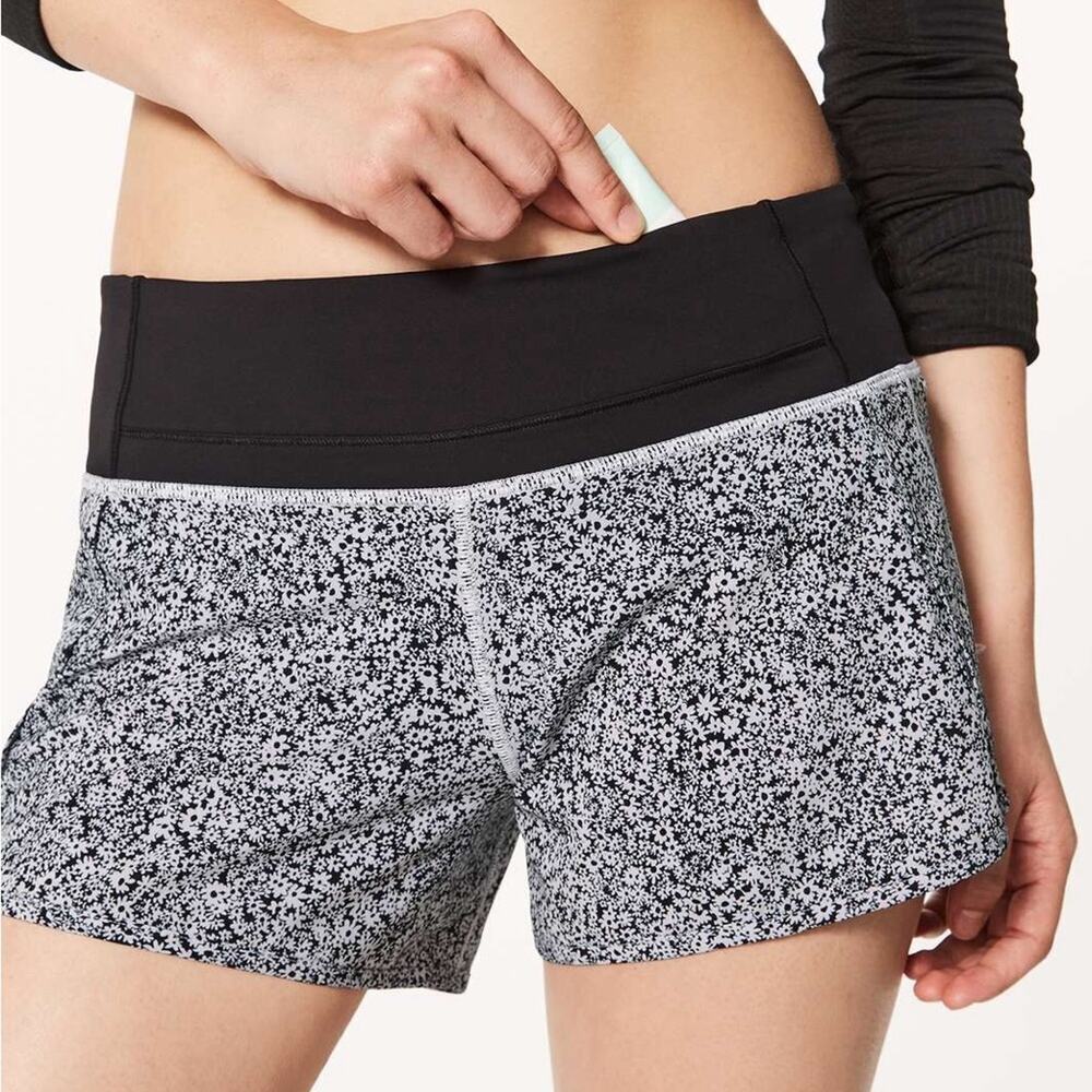 Lululemon Run Times Ditsy Daisy Short 4” Black White Size 8